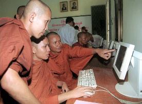 Japanese NGO donates PCs to Cambodian government